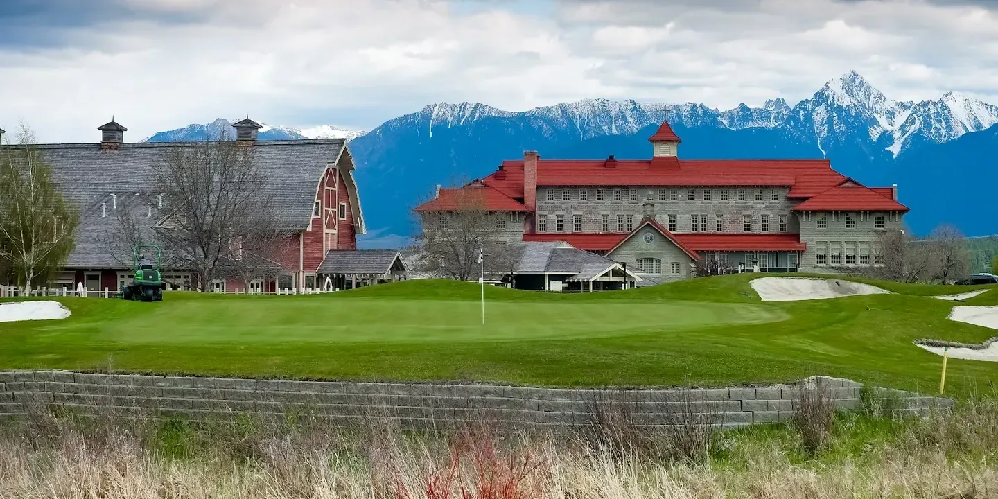 Resort grounds and fairway landscape at a golf resort property